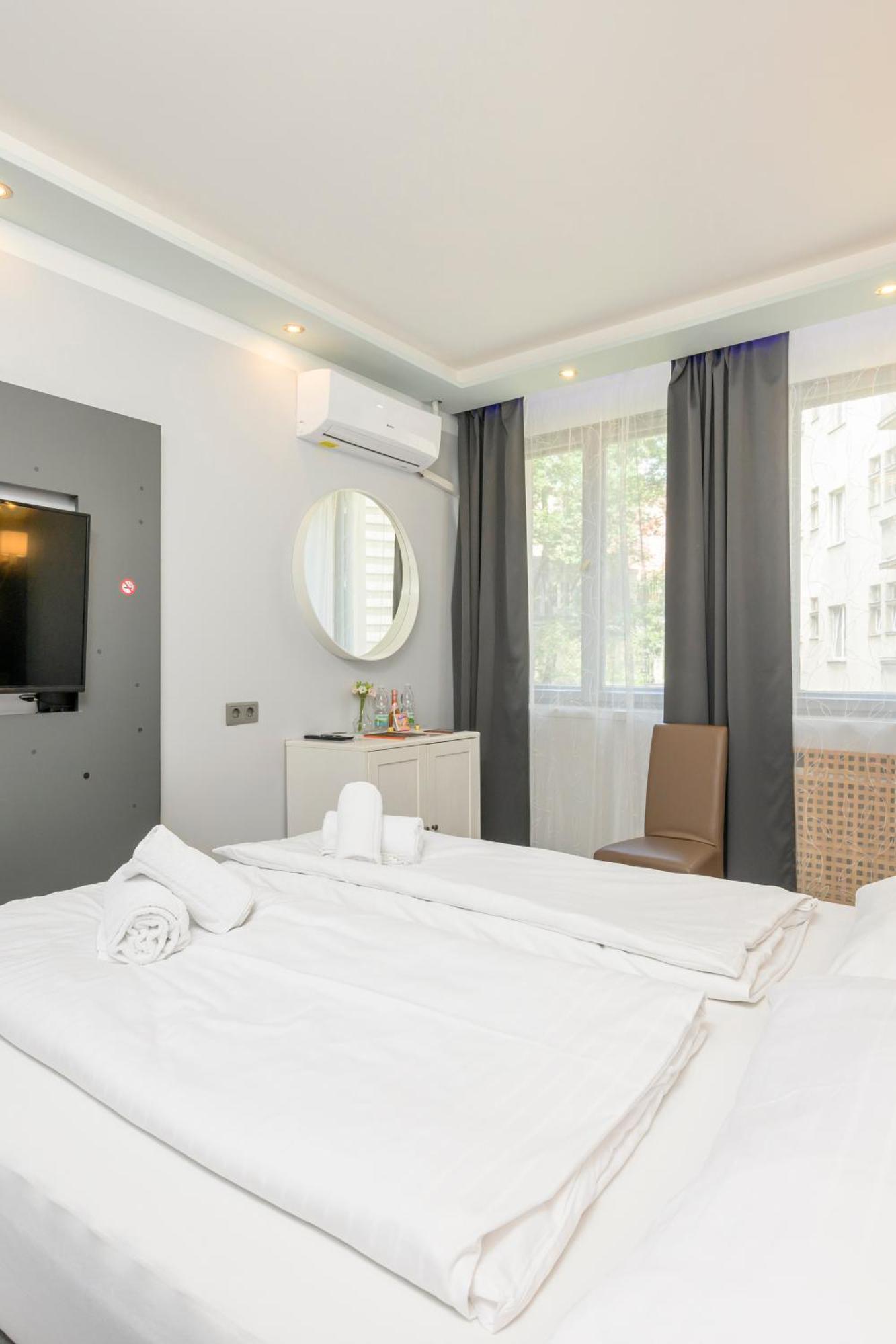 Elegance Palais Palffy Apartments Wenen Buitenkant foto
